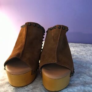 Size 7M Dingo Whisky platform clogs.  New without box